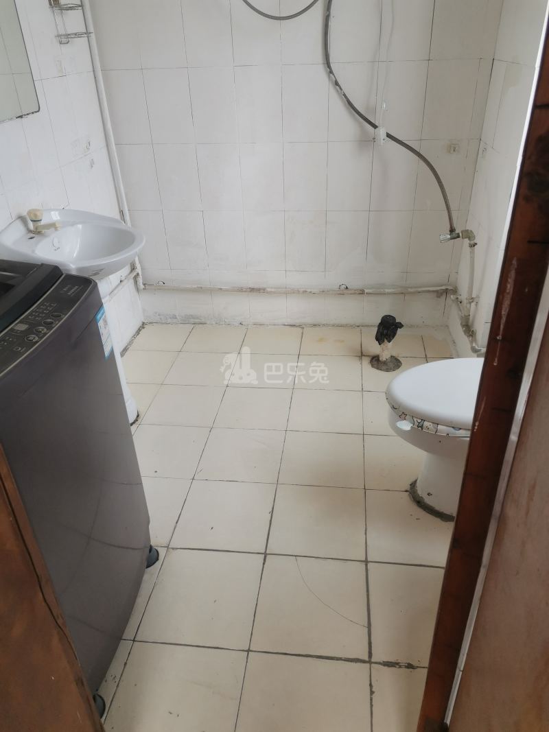 绿地春申花园13296444卫生间图11