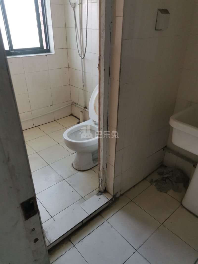 绿地春申花园13296444卫生间图10