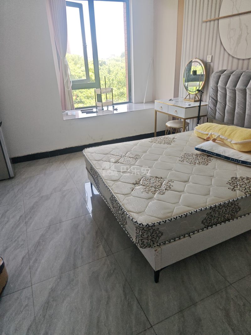 秋月朗庭13505757卧室图1