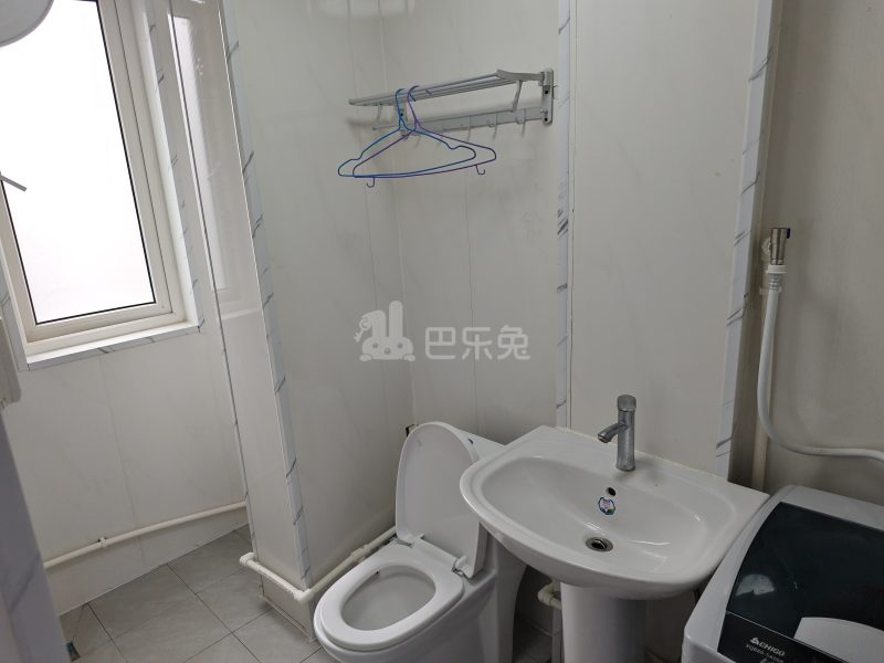 绿地滨江雅苑13539902卫生间图4