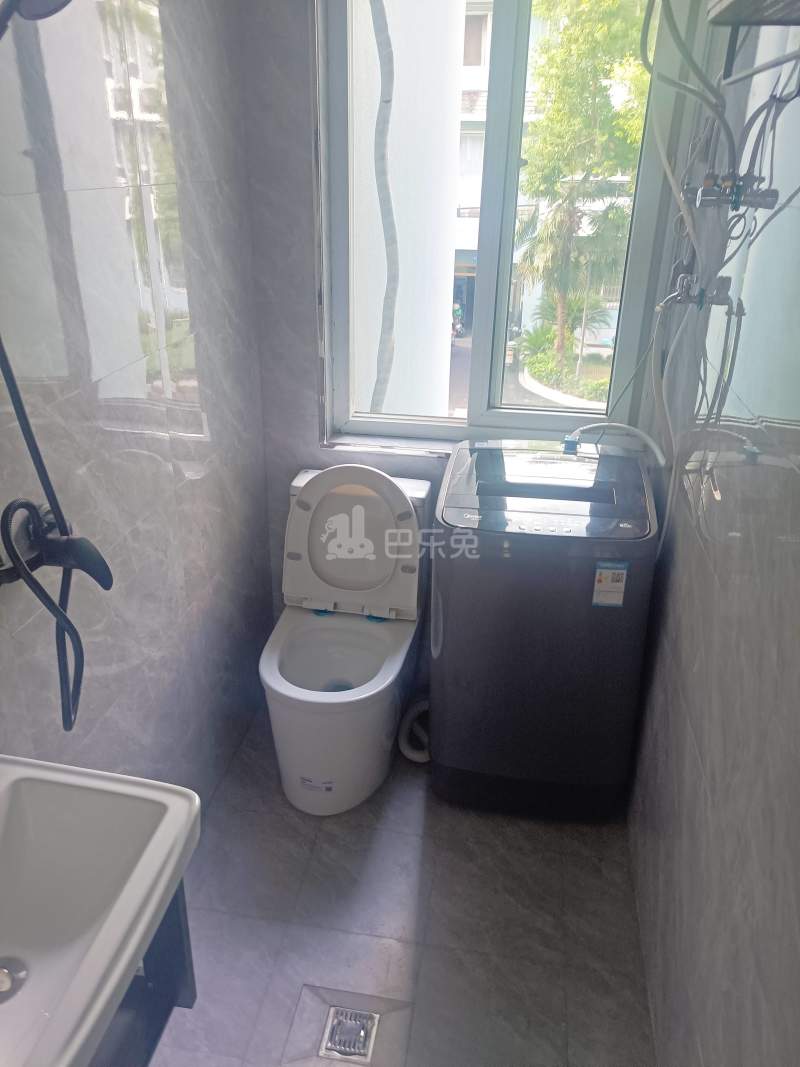 滨康小区13548528卫生间图4