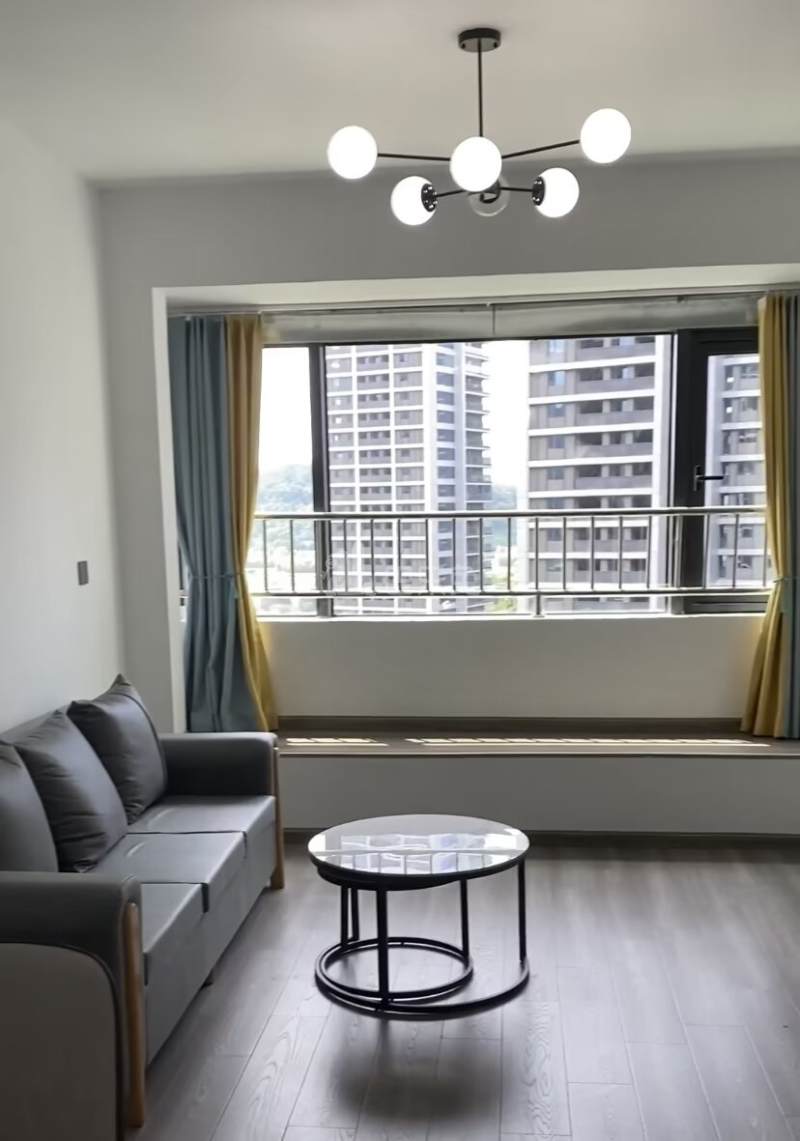 湖山壹品苑13554426客厅图0