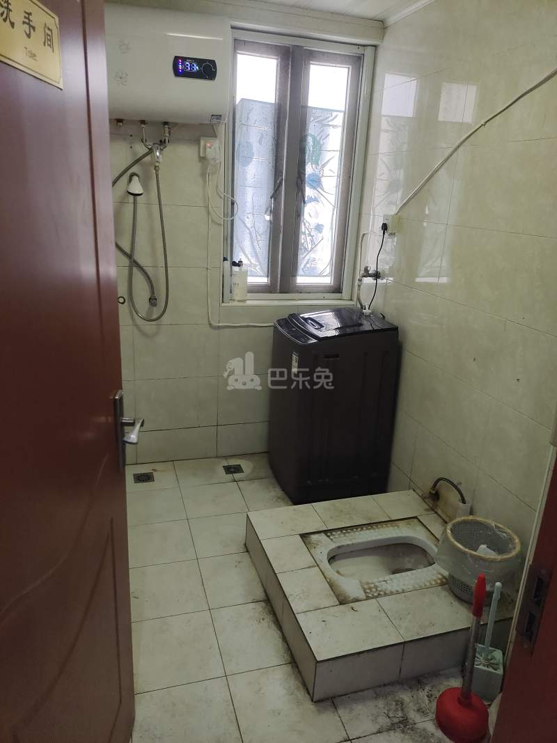 中春三水苑13579755卫生间图11