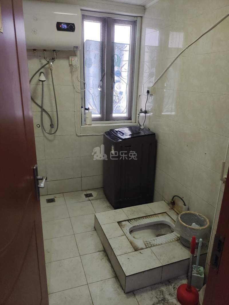 中春三水苑13579755卫生间图10