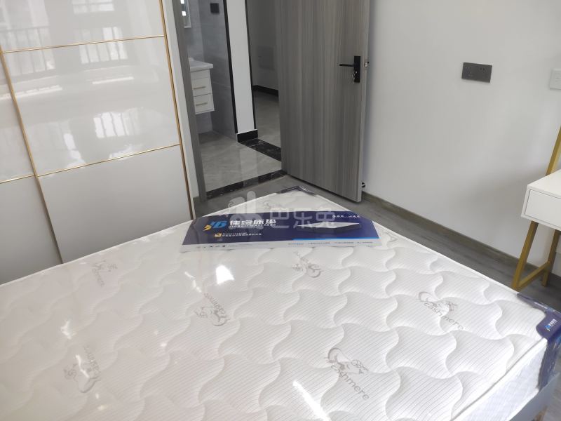 四季都会·荣万月城名邸13588892卧室图1