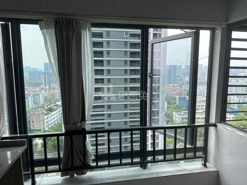 齐虹雅园13619554卧室窗户图6