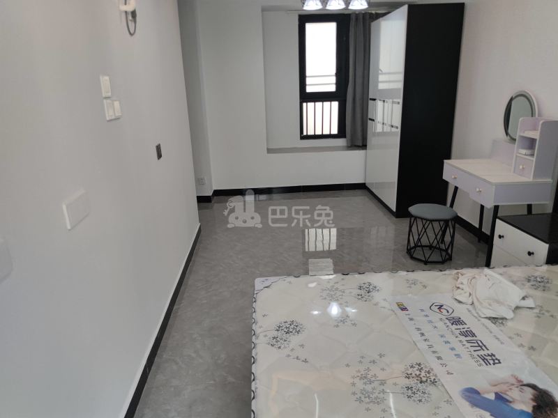 四季都会·荣万月城名邸13637256卧室图3