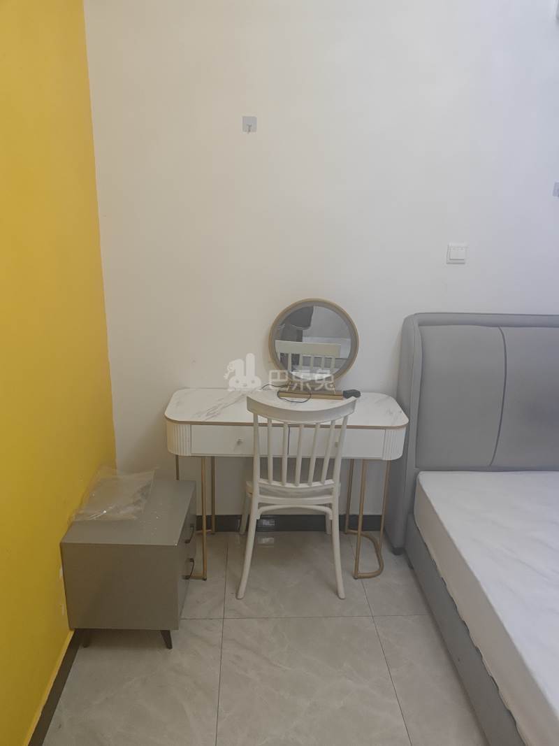 新南村河南小区13703162卧室图3