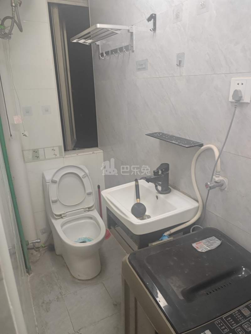 新南村河南小区13703162卫生间图5