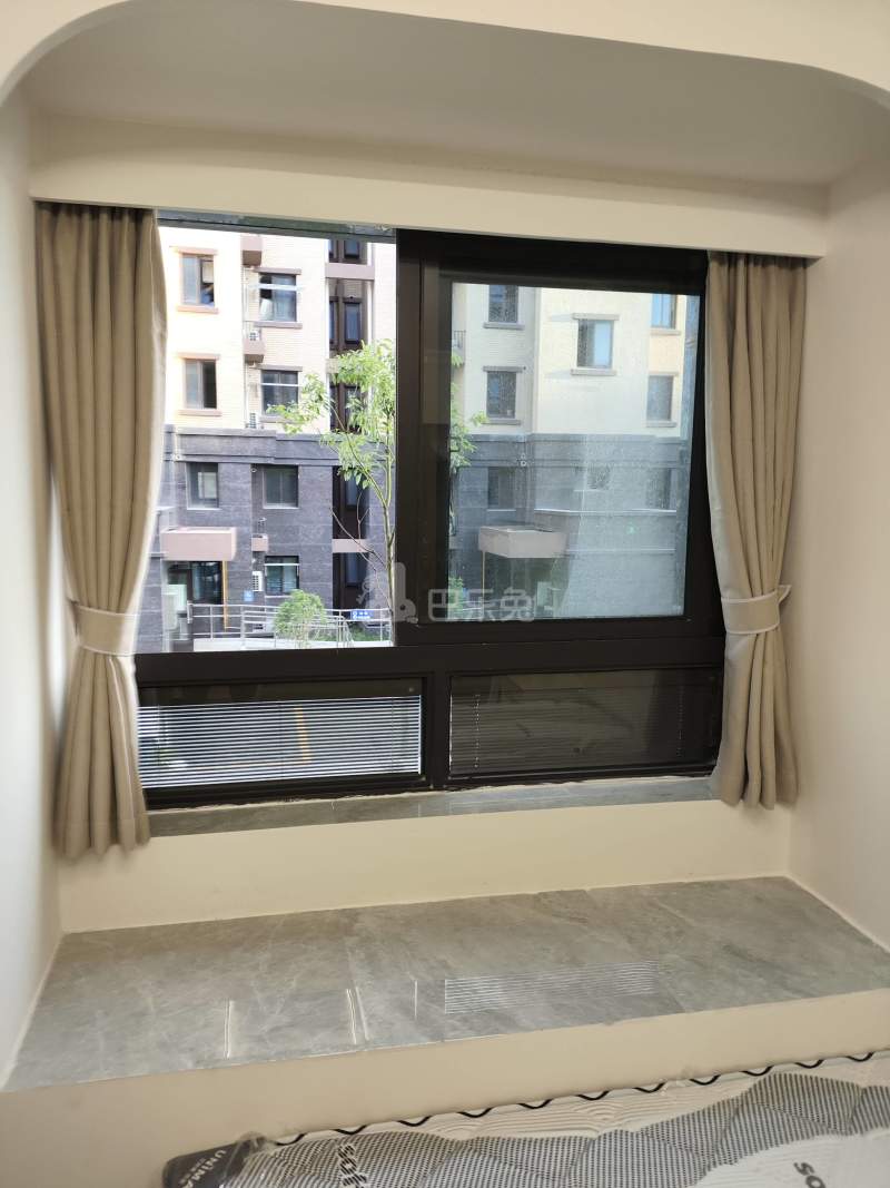 同祥雅苑13710165卧室窗户图7