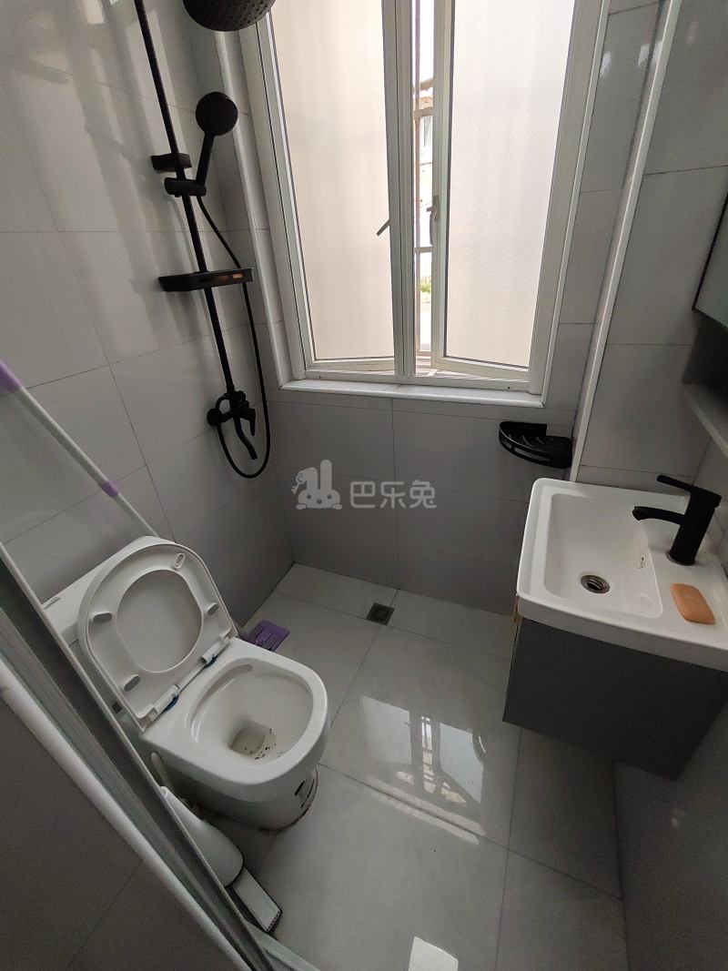 鞍山四村第三小区13743615卫生间图5