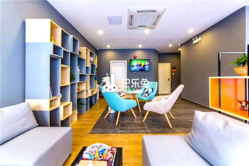 魔方公寓(华为基地店)