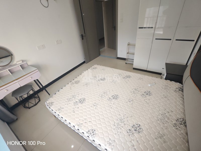 四季都会·荣万月城名邸13832475卧室图2