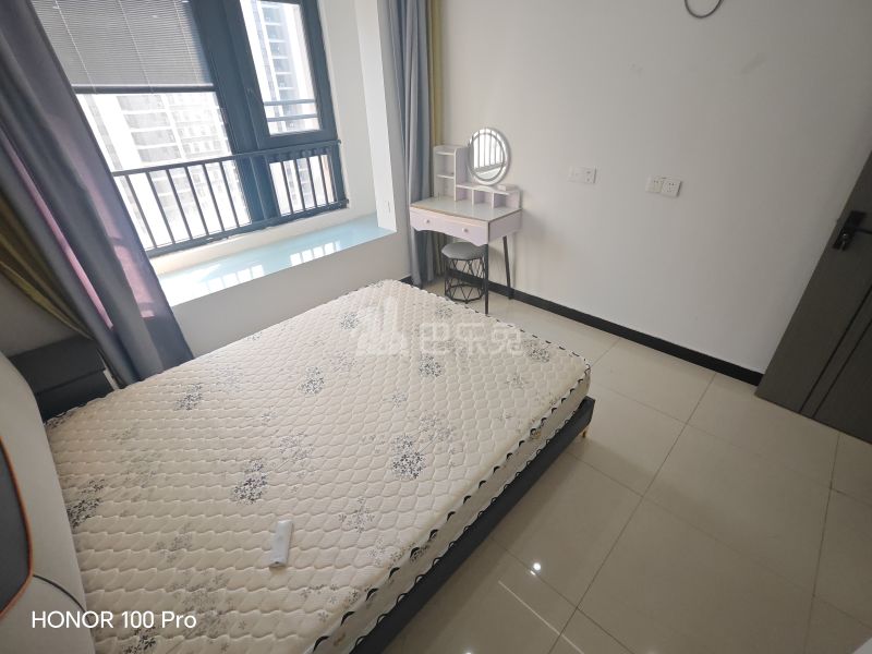 四季都会·荣万月城名邸13832475卧室图3