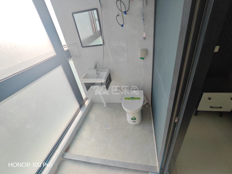 四季都会·荣万月城名邸13832477卫生间图5