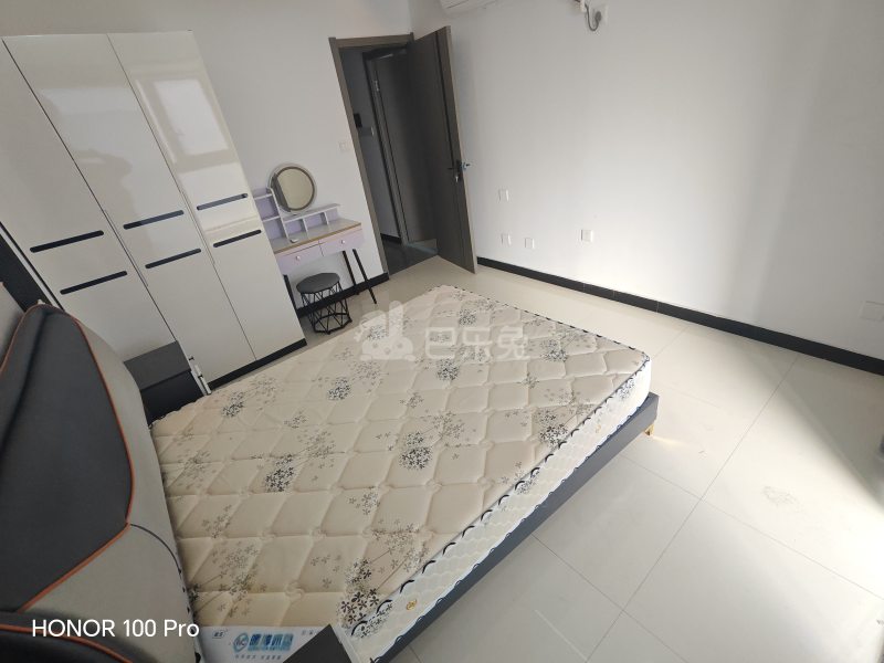 四季都会·荣万月城名邸13832477卧室图3