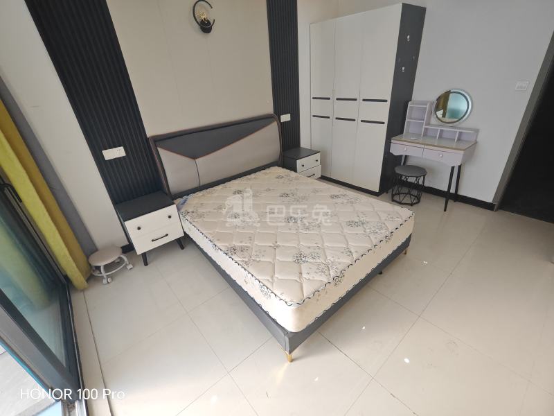 四季都会·荣万月城名邸13832477卧室图2