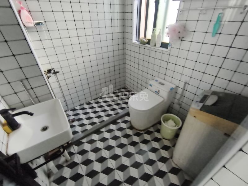 华泾绿苑13840389卫生间图6