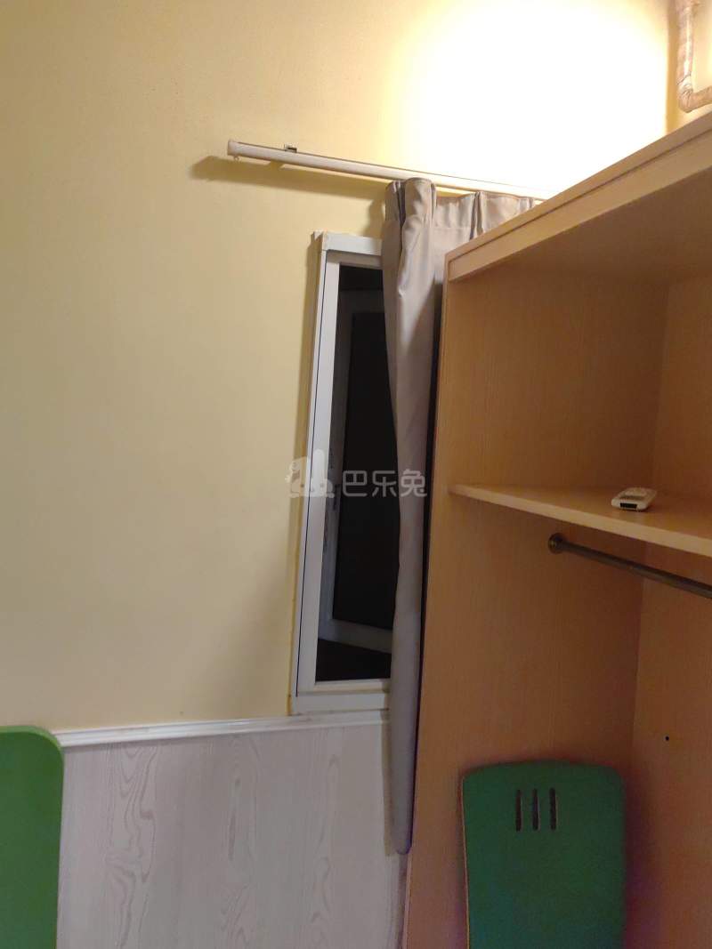 富源公寓（长青路店）13840833卧室窗户图6