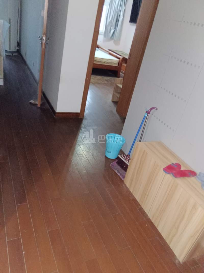 华泾四村13866666客厅图7