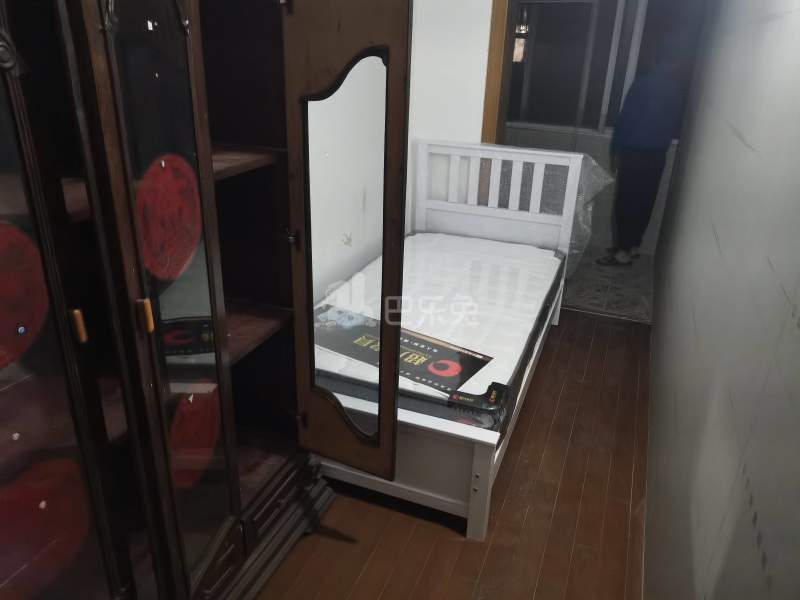 华泾四村13866666卧室图3