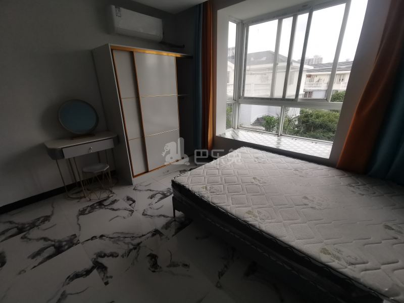 浏翔花苑（蕰北公路2371弄）13905485卧室图2