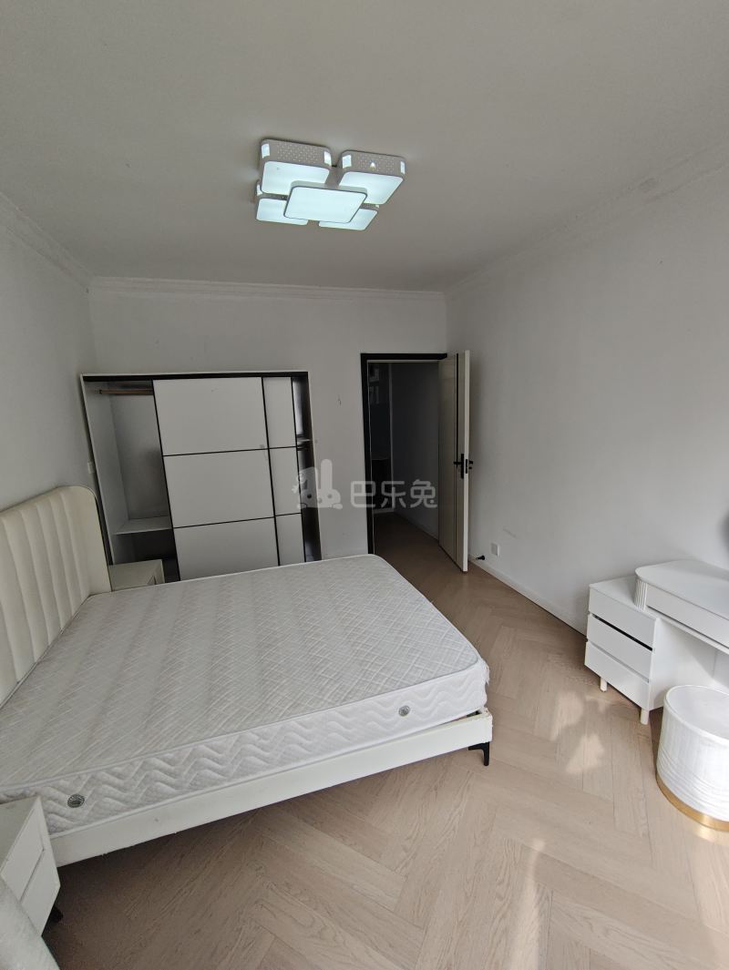 莘庄镇西街317弄14063405卧室图3