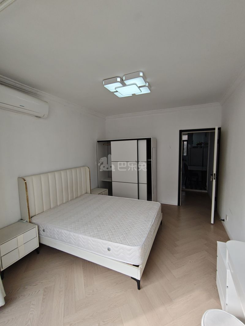 莘庄镇西街317弄14063405卧室图2