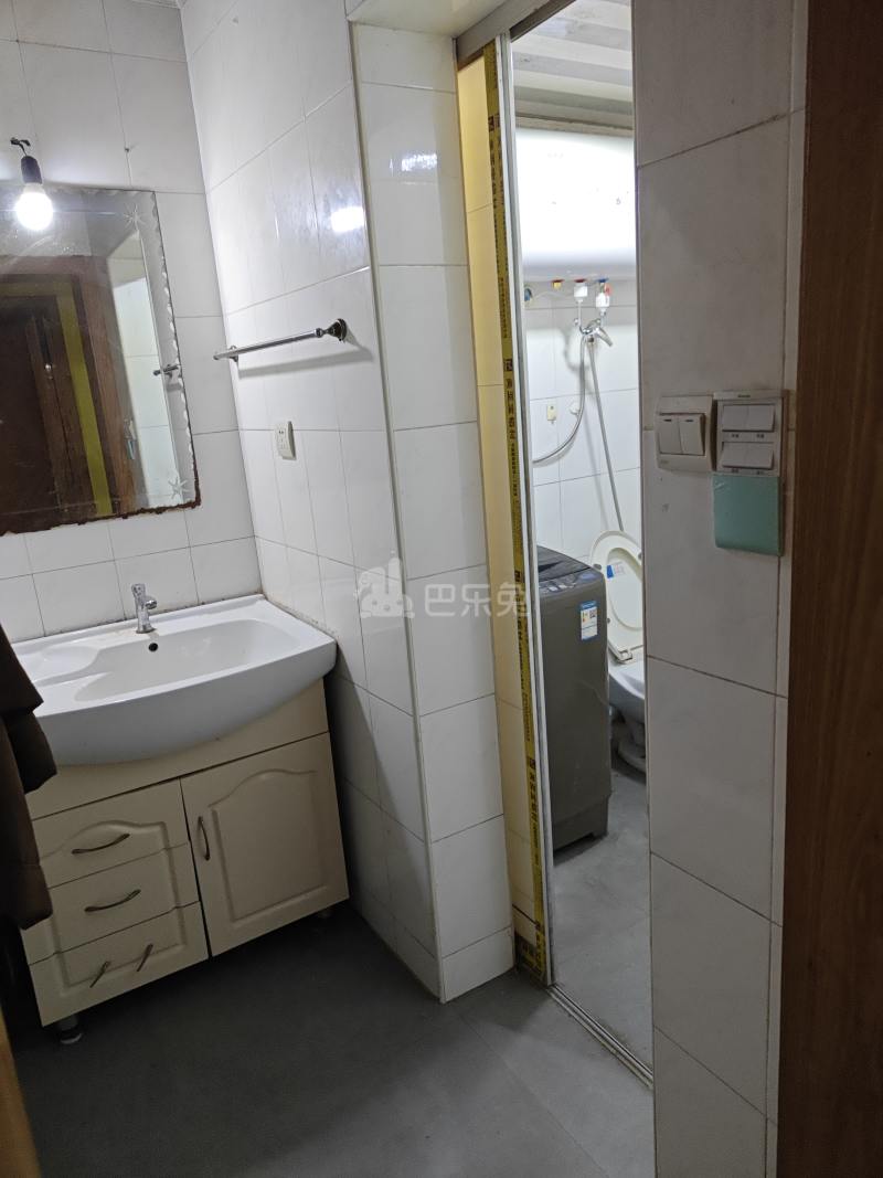 莲花新村14073525卫生间图5