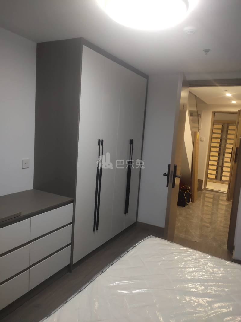 保利融信和光尘樾14079335卧室图3