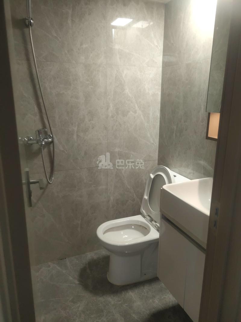 保利融信和光尘樾14079335卫生间图4