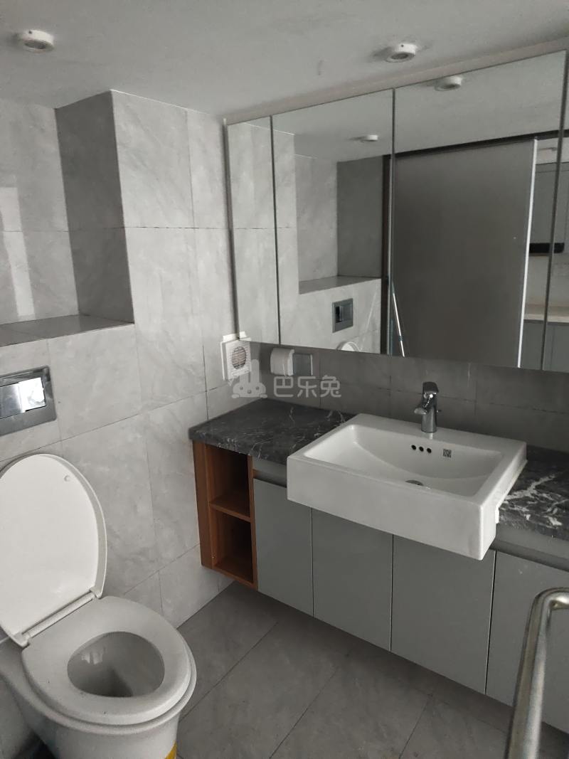 德信空港城14082700卫生间图5