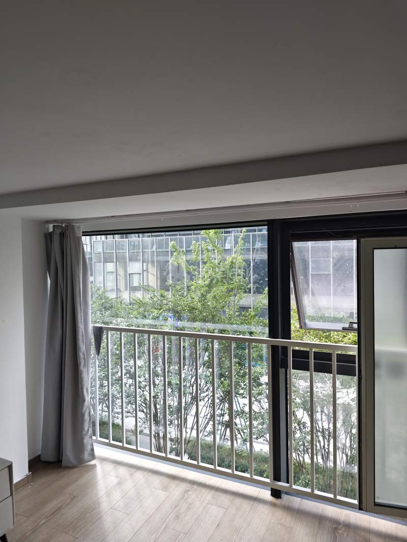 德信空港城14082700卧室窗户图7