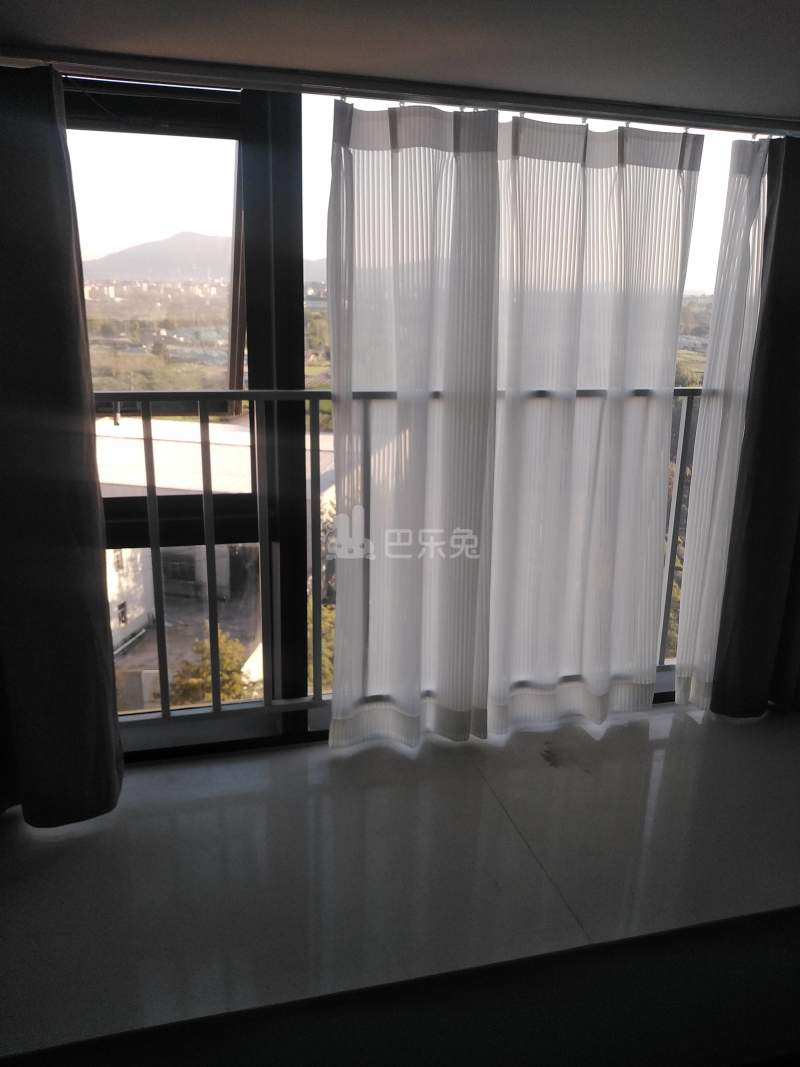 德信空港城14082701卧室窗户图6