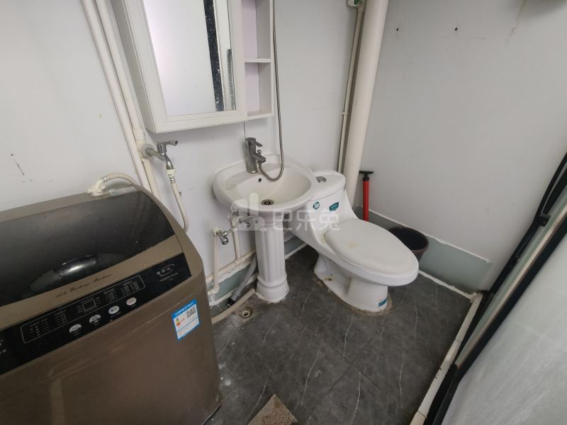 大场镇华欣苑14157944卫生间图4