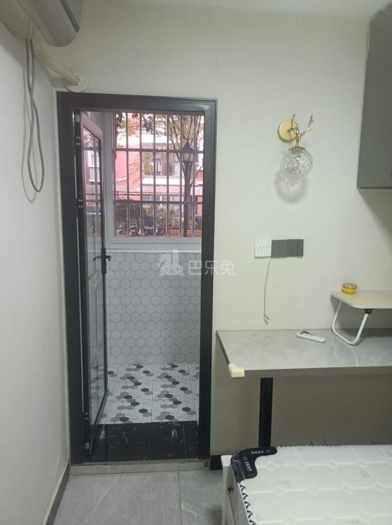 滨浦新苑二村14181608卧室窗户图9