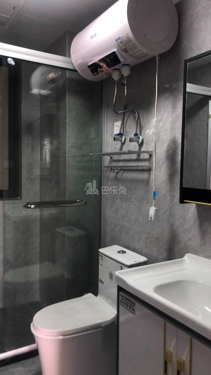 绿地柏澜晶舍14192821卫生间图0