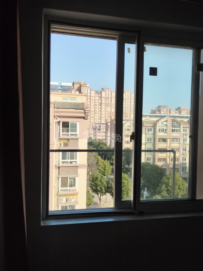 黄城花园东区14219802卧室窗户图7