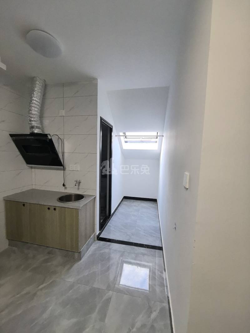 南芦公路28弄14322742卧室窗户图6