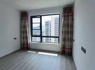 亭山万和府 4室2厅1卫