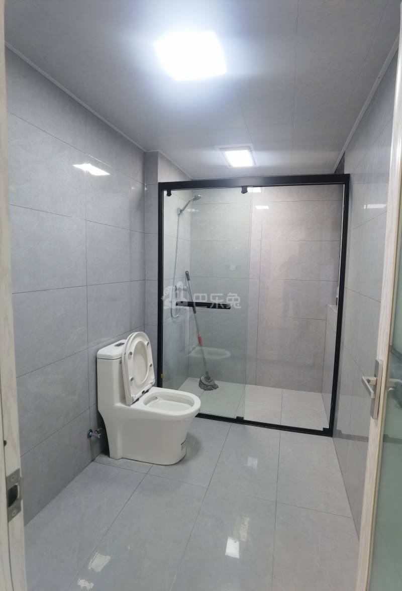 亭山万和府14377597卫生间图2