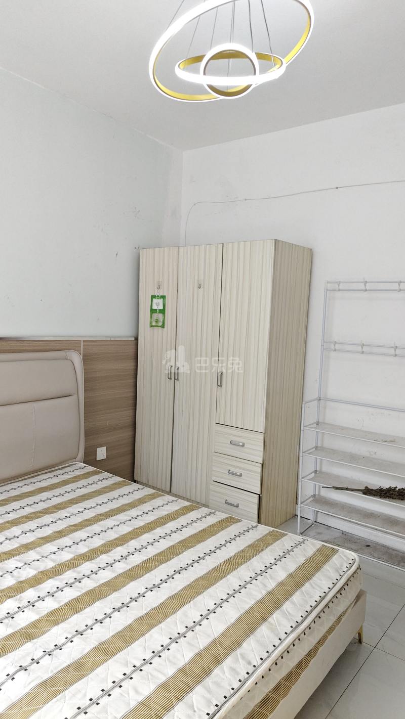 新城盛景D区14388175卧室图2