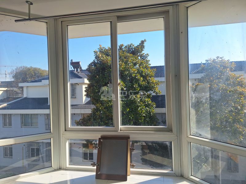 浏翔花苑（蕰北公路2221号）14437913卧室窗户图7