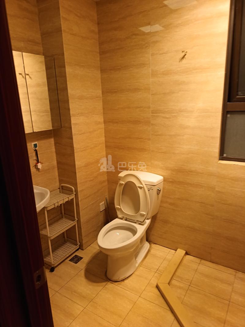 滨江裕花园14452650卫生间图7