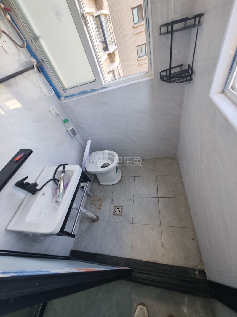 翔瑞新苑东区（鹤槎路182弄）14526211卫生间图5