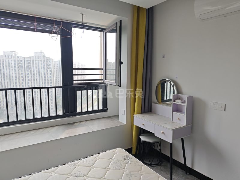 四季都会·荣万月城名邸14603750卧室图3