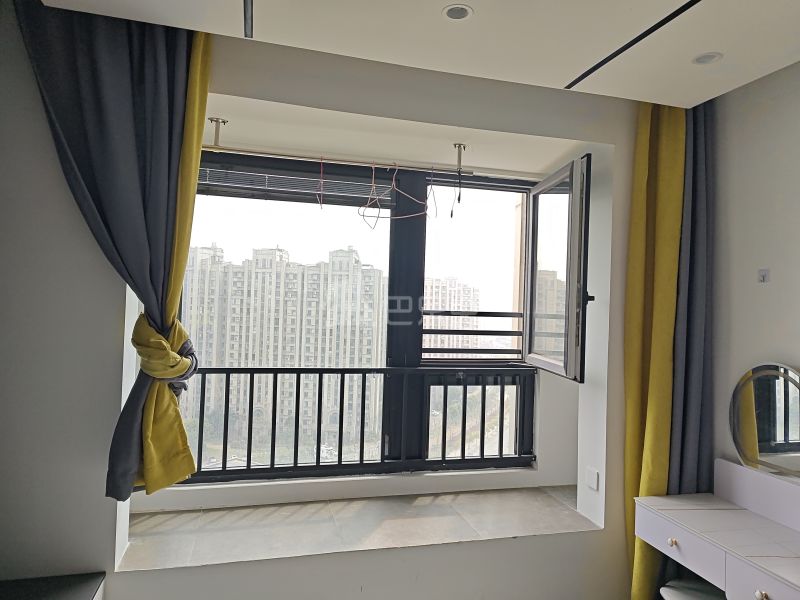 四季都会·荣万月城名邸14603750卧室窗户图6