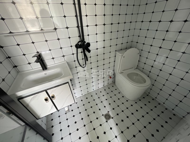 三堡家园北区14702517卫生间图5