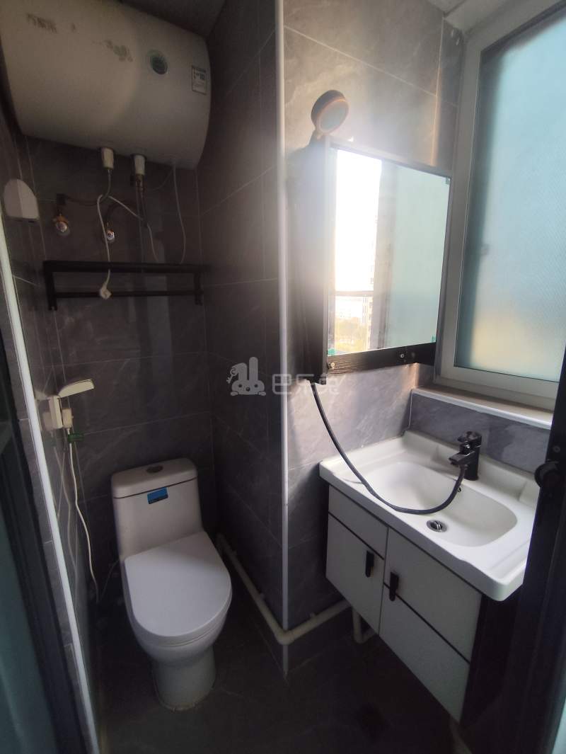 九里华庭14703920卫生间图5