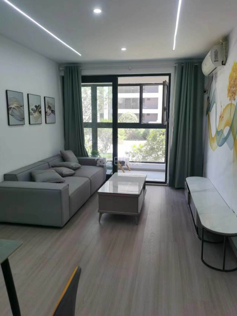 四季都会·荣万月城名邸14811309客厅图2